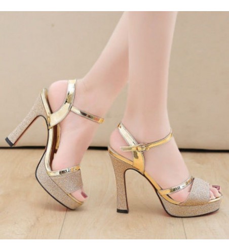 Sapato Feminino Dourado Elegante com Salto Alto