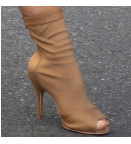 Sapato estilo bota feminima de salto alto marrom